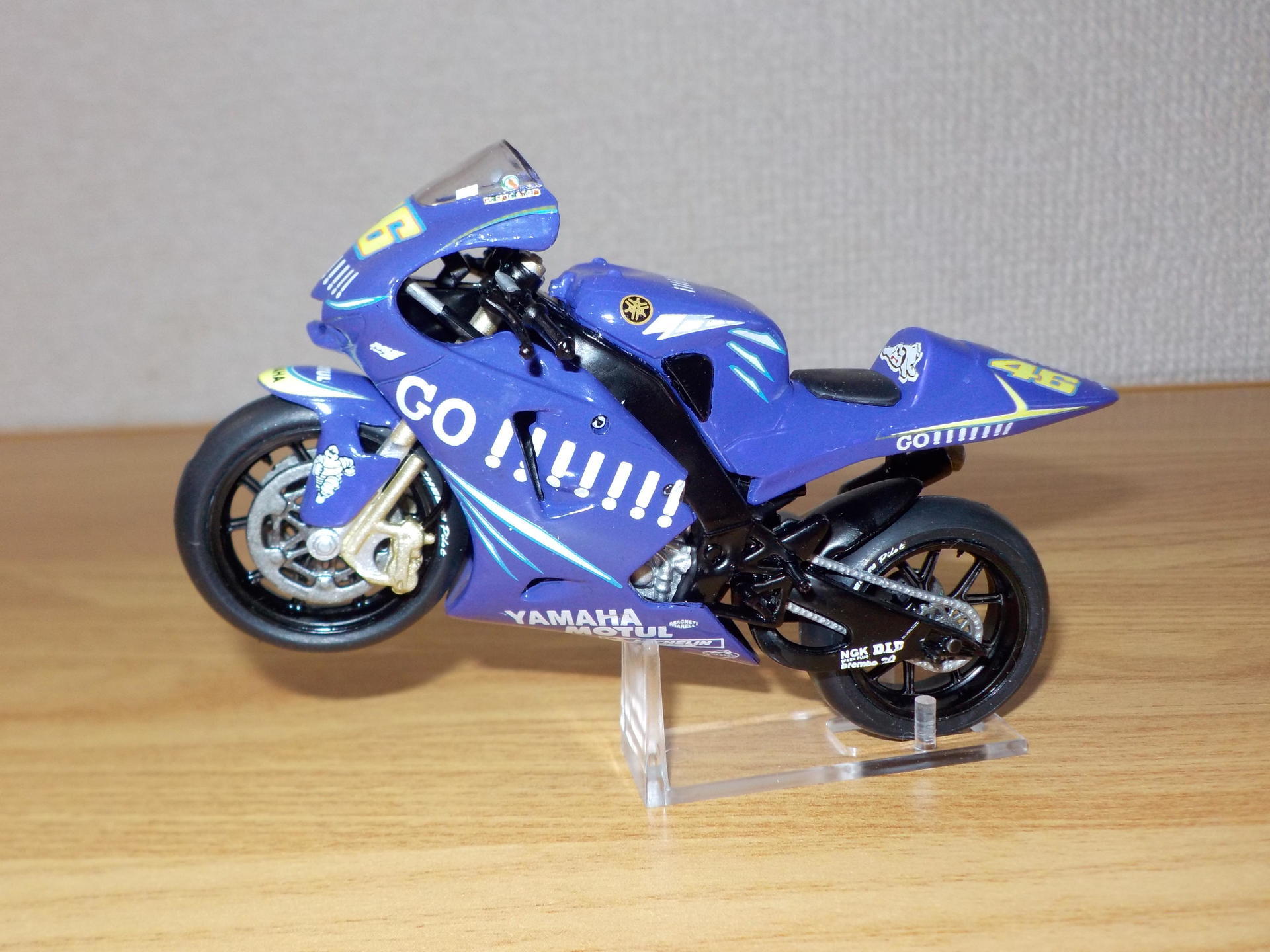 Heller(エレール) 1/24 YAMAHA YZR M1 2004: 休憩中・第２章